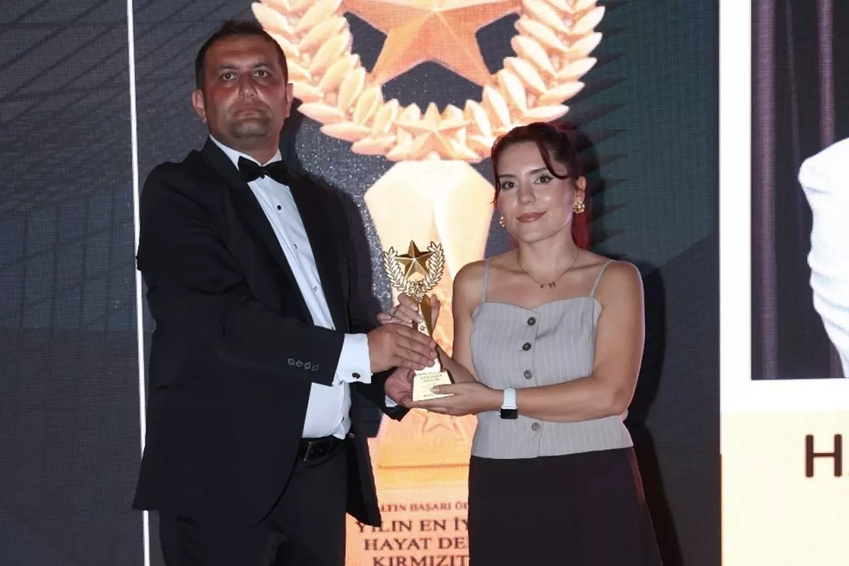 Altın Başarı Ödülleri sahiplerini buldu! En İyi Haber Sitesi 'Haberler.com' oldu