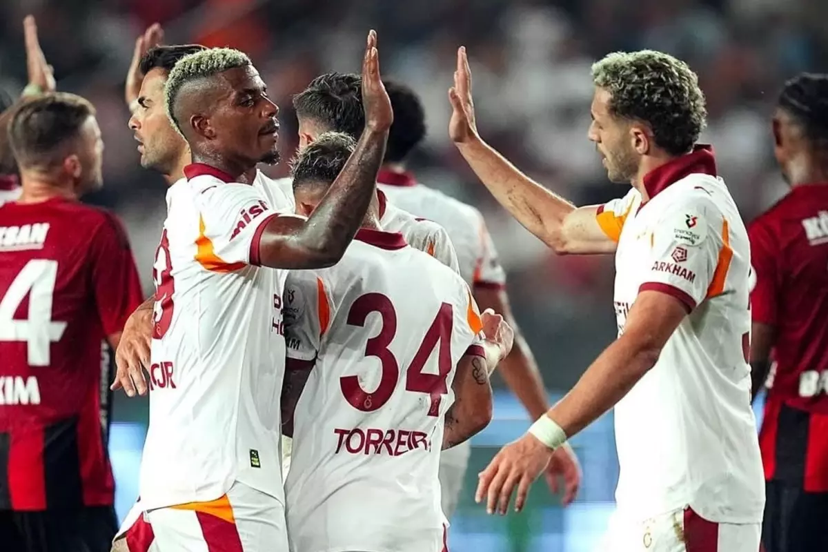 Ayrılık iddialarına son noktayı koydu: Konuşmayı bırakın, Galatasaray'dayım