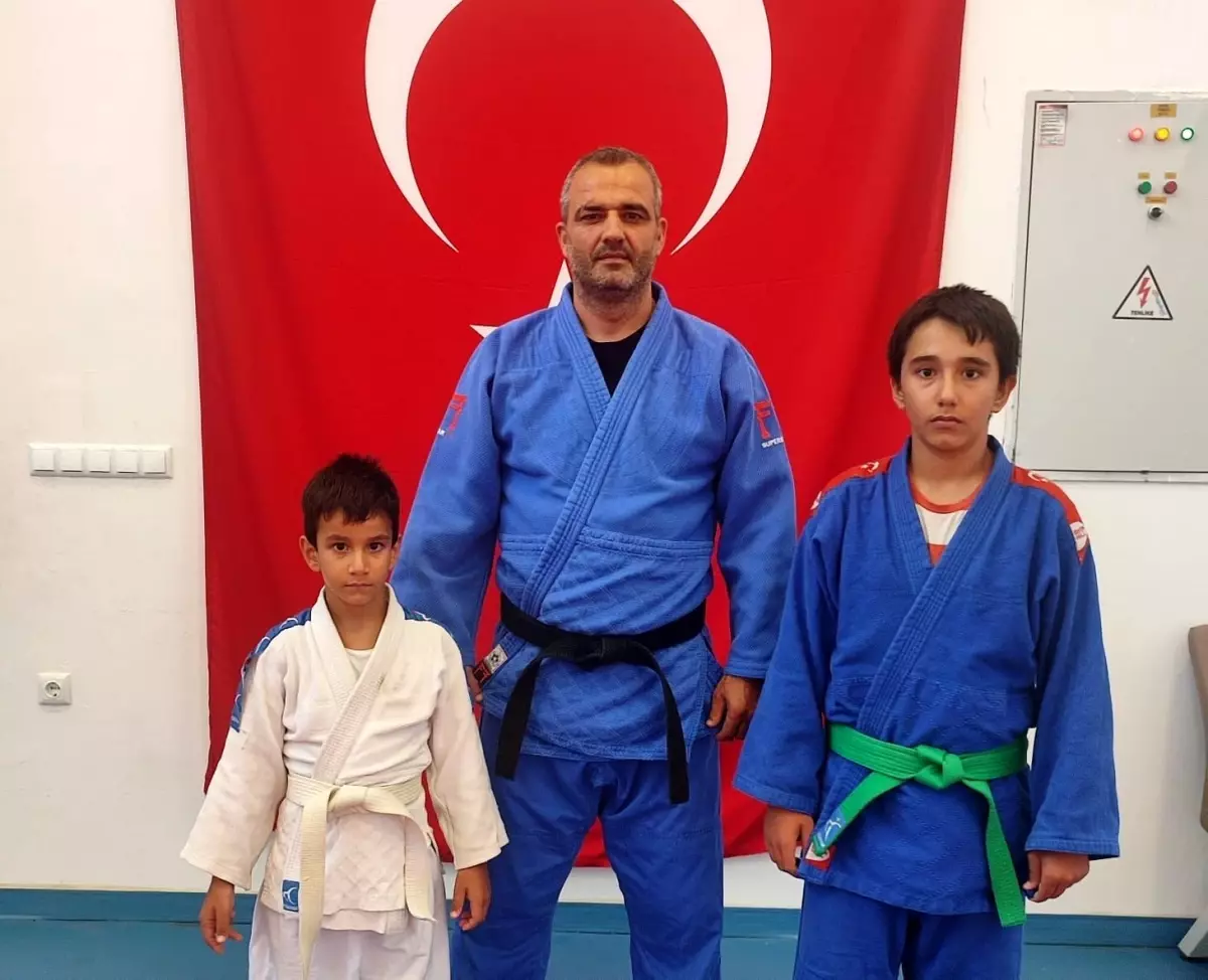 Baba ve Oğulları Judo Sporunda Birlikte Başarı Peşinde