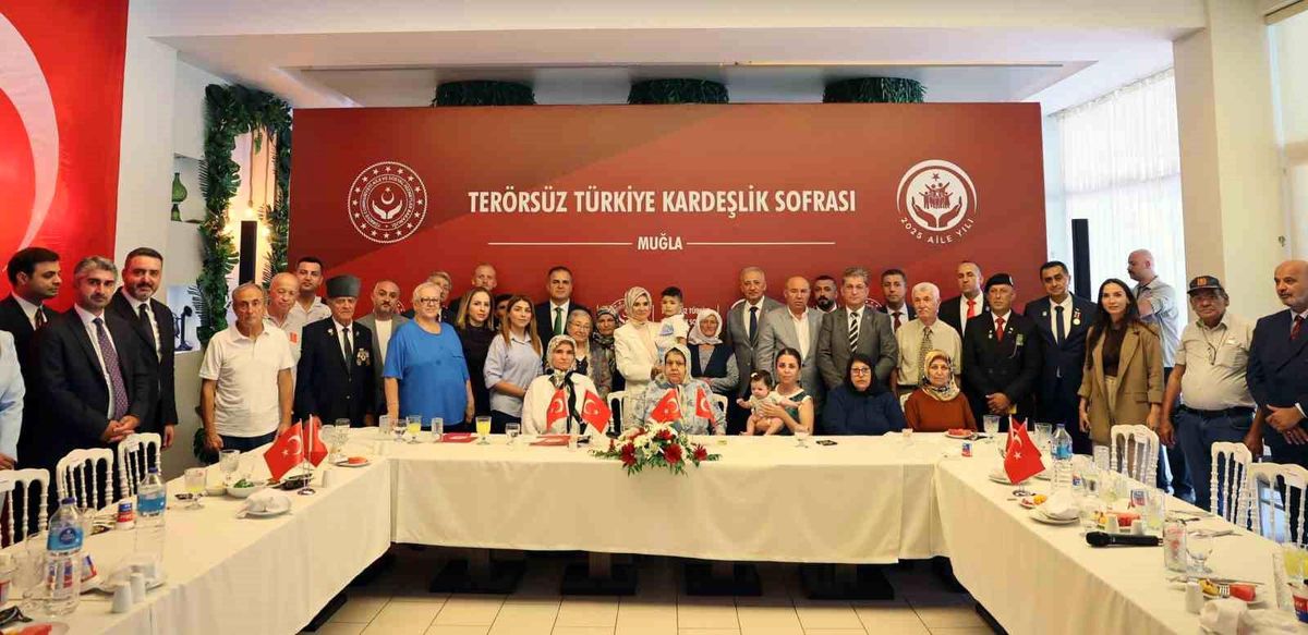 Bakan Göktaş Şehit yakınları ve gaziler ile bir araya geldi