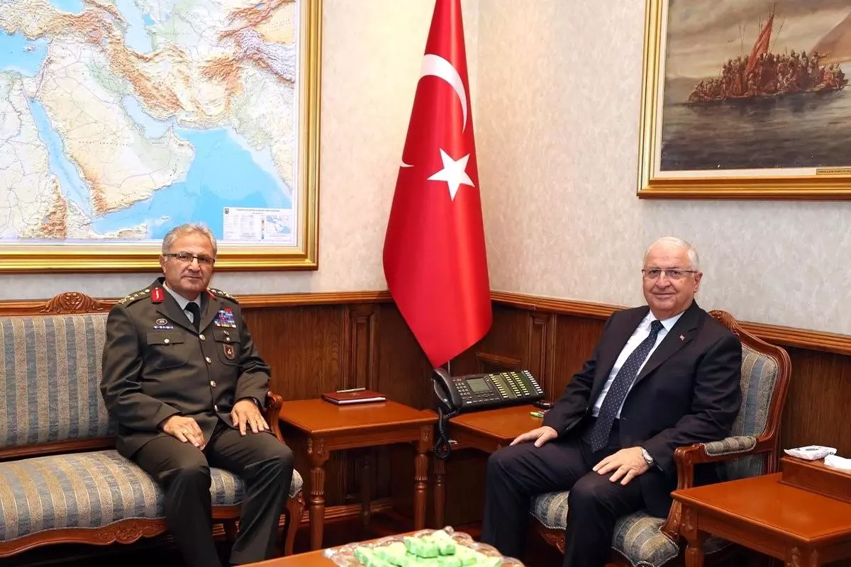 Orgeneral Metin Tokel, Milli Savunma Bakanı Yaşar Güler tarafından kabul edildi