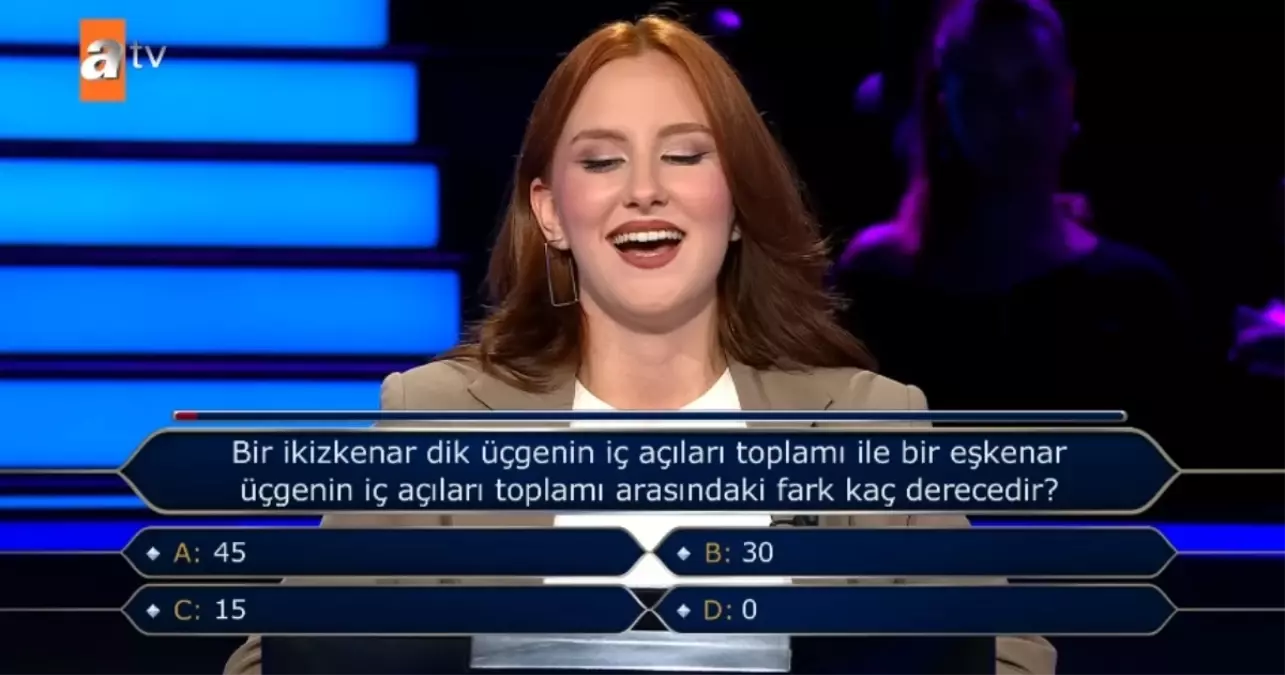 Bir ikizkenar dik üçgenin iç açıları toplamı ile bir eşkenar üçgenin iç açıları toplamı arasındaki fark kaç derecedir?