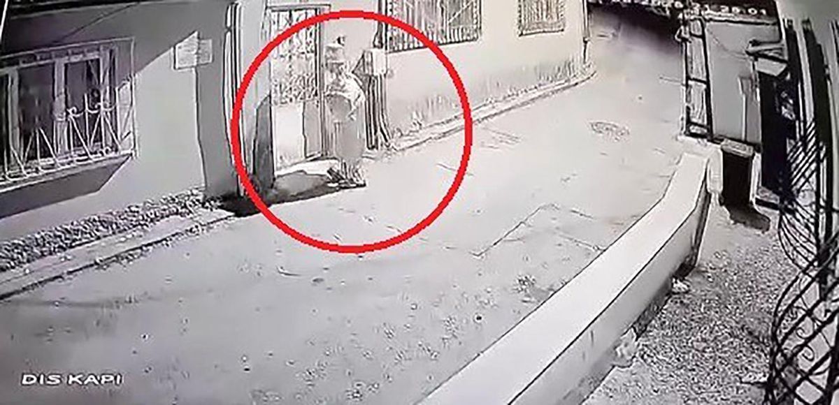 Bursa'da Palyaço Kıyafetli Şahıs Çocukları Kovaladı