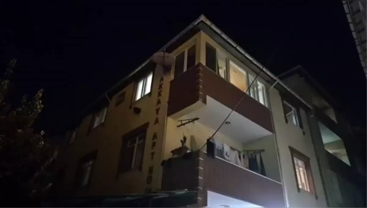 Büyükçekmece'de Çatırdama Sesleri Üzerine İki Bina Tahliye Edildi