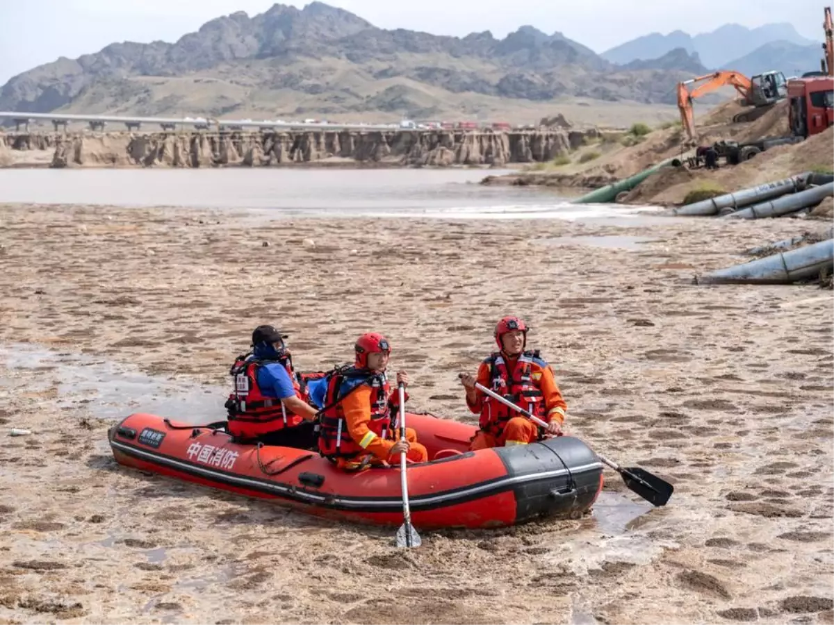 İç Moğolistan'da Sel Felaketi: 12 Kayıp