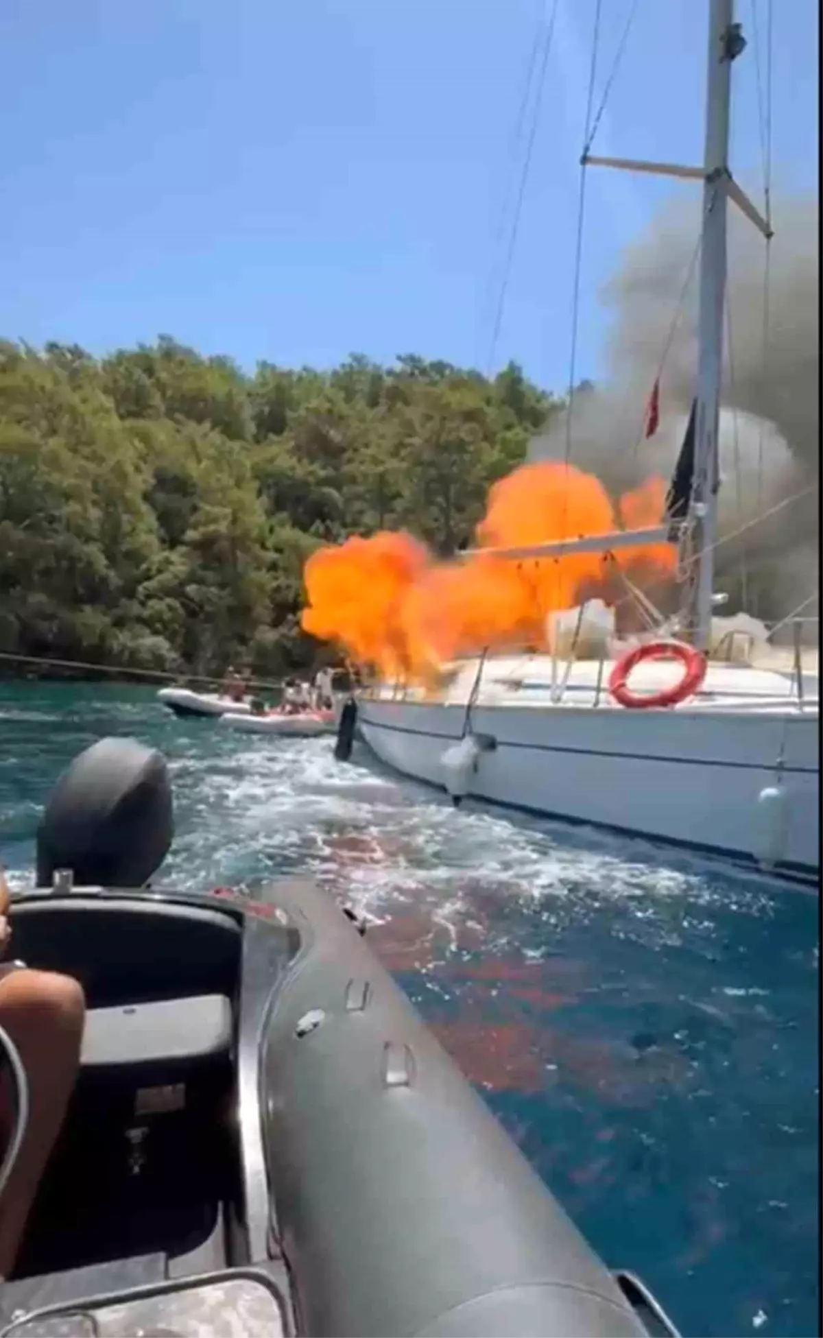 Dalaman'da Tekne Yangını Tatilcileri Panikletti