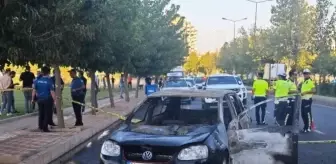 Diyarbakır'da silahlı kavga! Bir araç ateşe verildi
