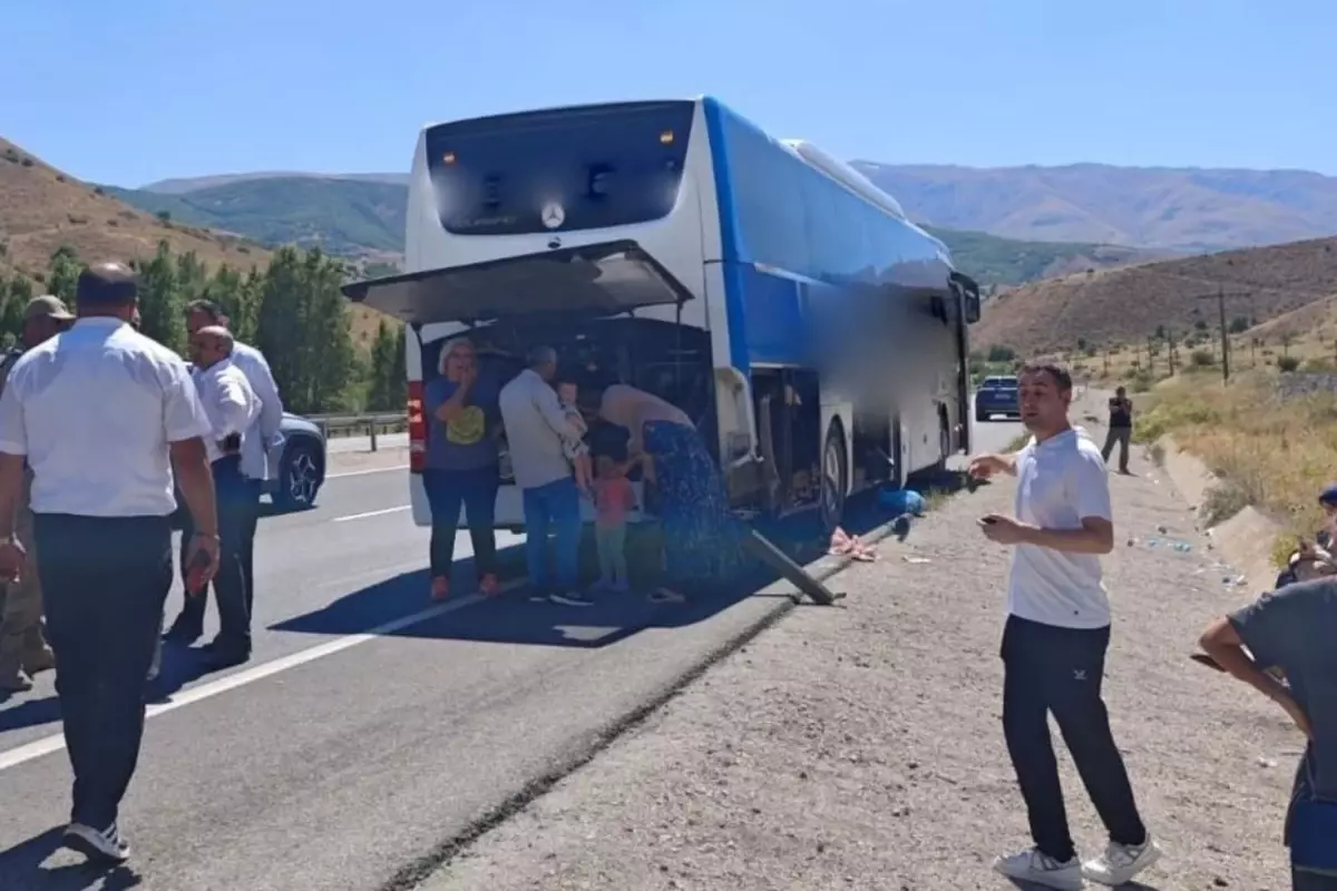 Erzincan'da yolcu otobüsü kaza yaptı! 1 ölü, 4 yaralı