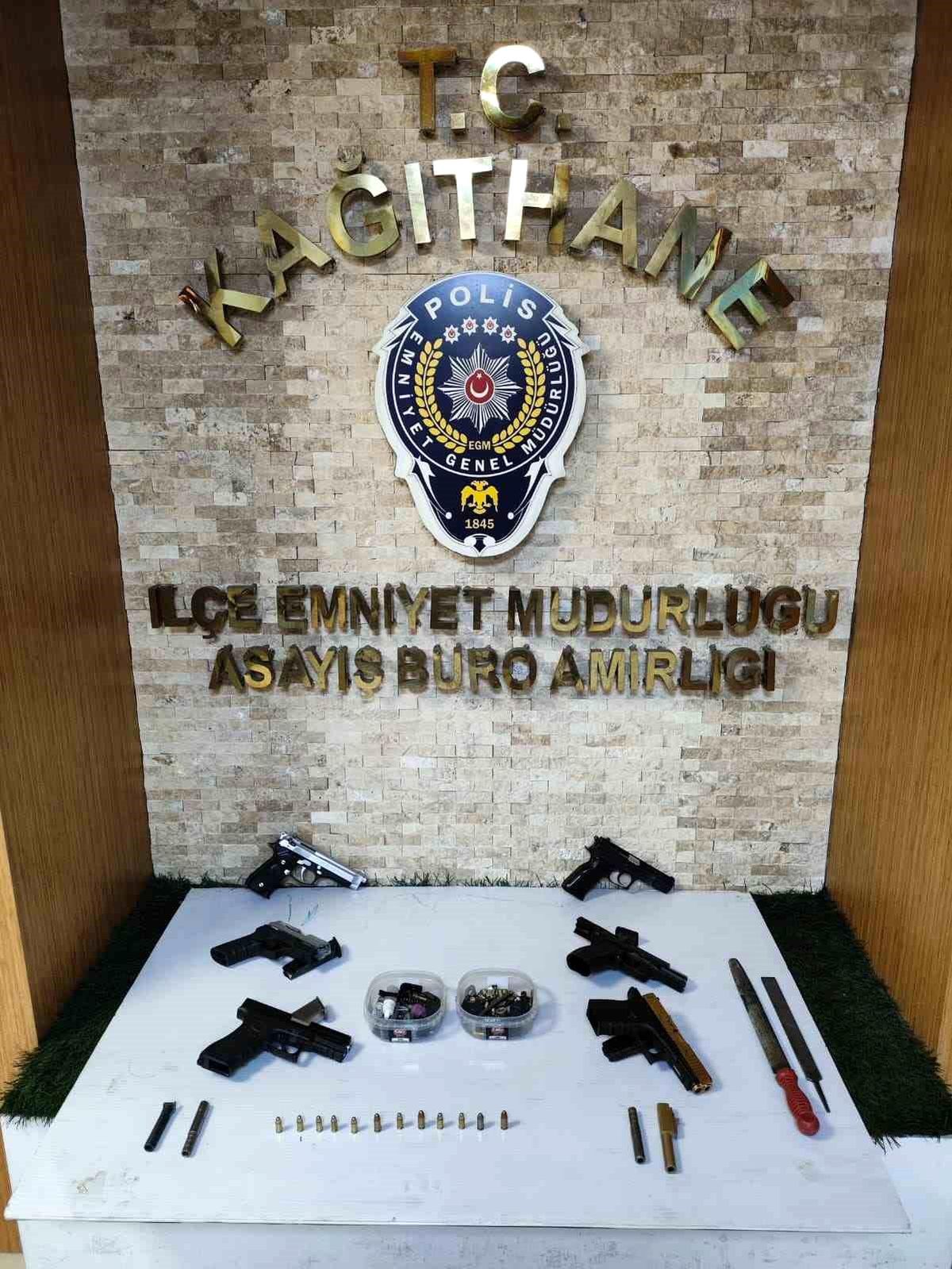Fatih'te Kuru Sıkı Silah Operasyonu: 2 Şüpheli Tutuklandı