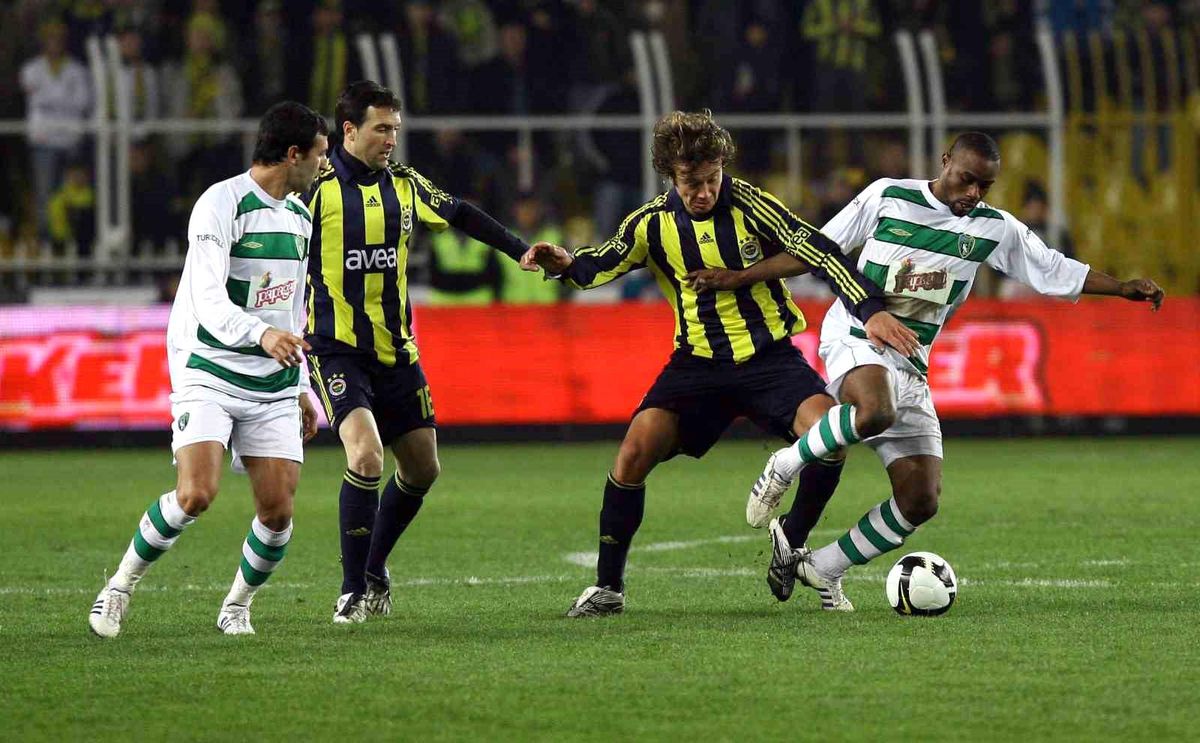 Fenerbahçe, Kocaelispor ile 16 Yıl Aradan Sonra Karşılaşıyor