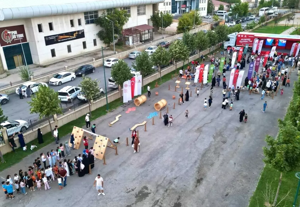 Geleneksel Oyunlar Tırı Muş'ta Çocuklarla Buluştu