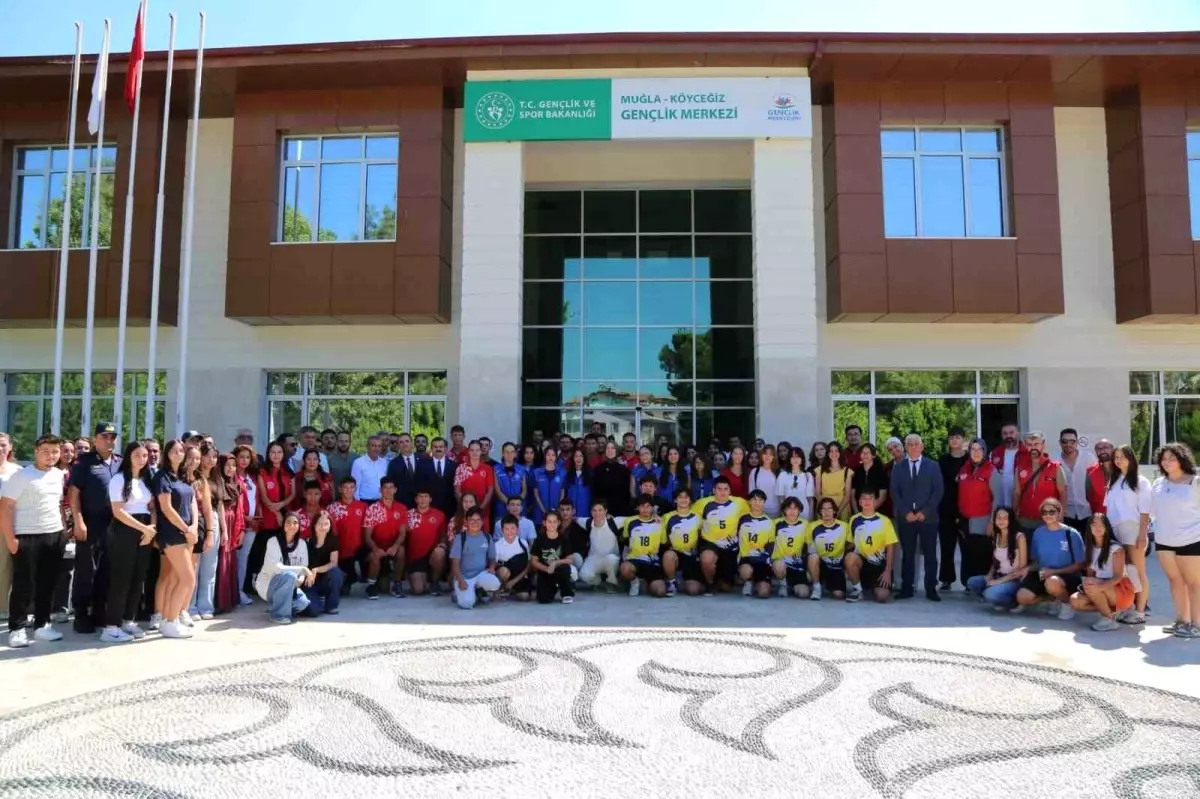 Gençlik ve Spor Bakan Yardımcısı Koçoğlu, Muğla'da Gençlerle Bir Araya Geldi