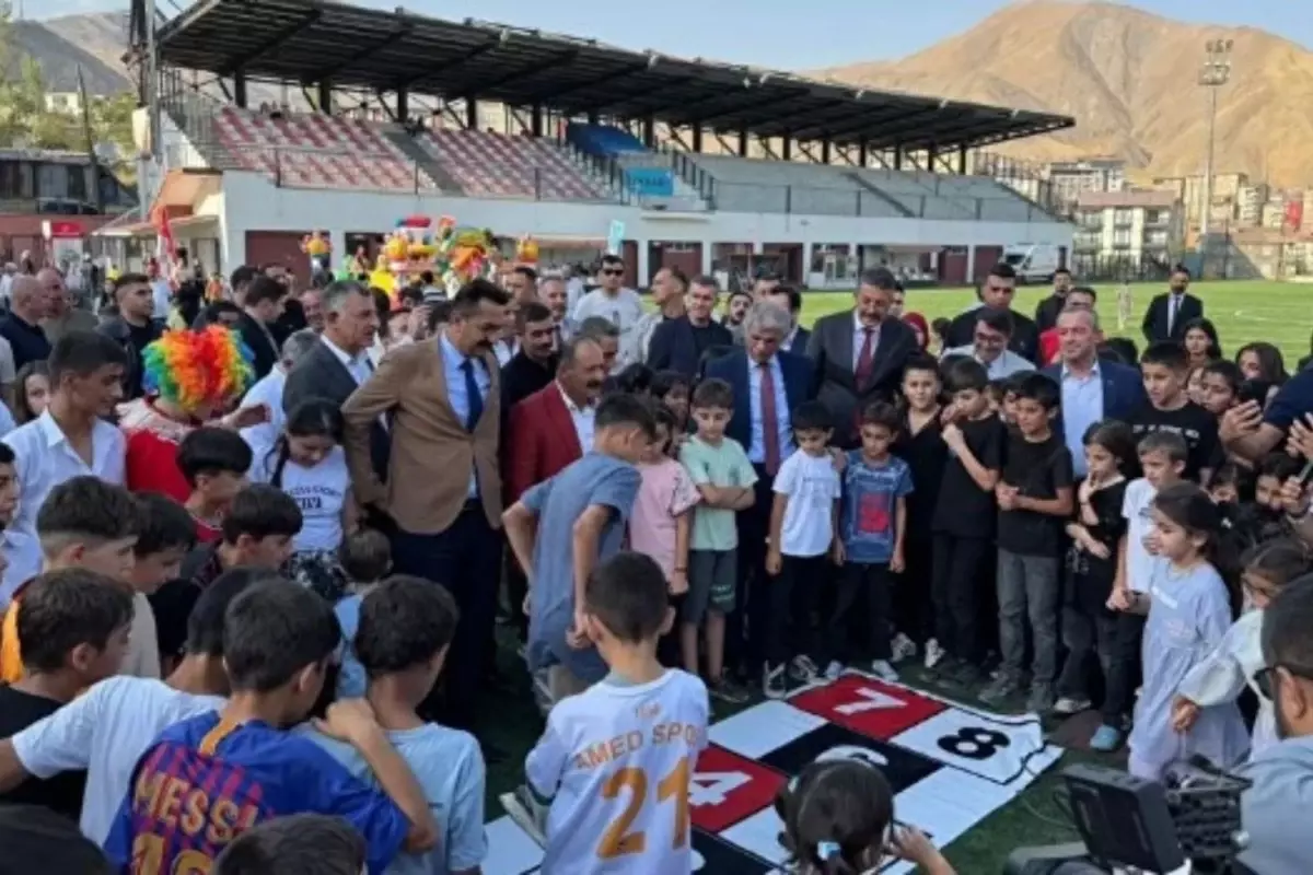 Hakkari'de 'Bir Anadolu Şenliği' coşkuyla başladı