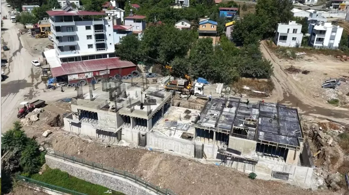 Osmaniye'de Deprem Sonrası Konut ve İş Yeri İnşaatları Hızla Devam Ediyor