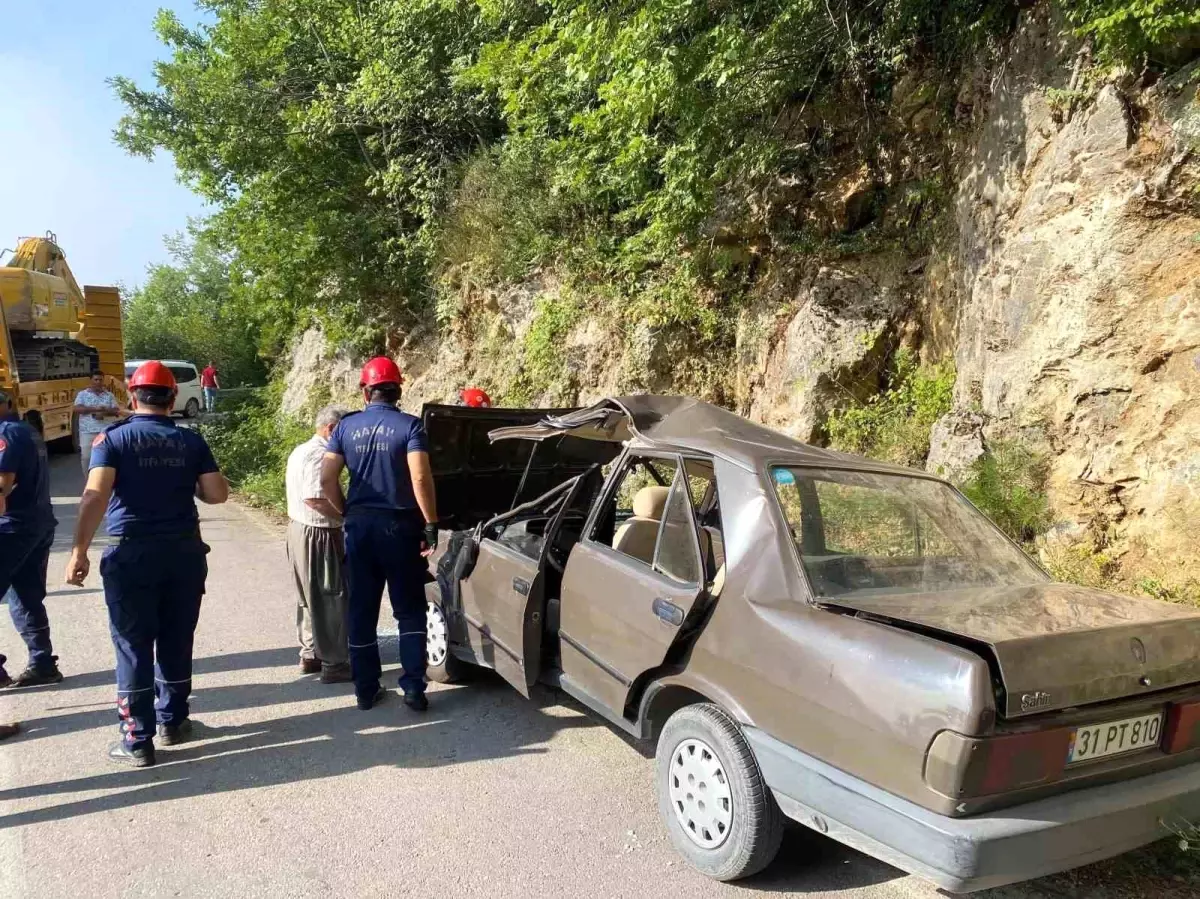 Hatay'da Tofaş Marka Otomobil Kamyonetle Çarpıştı: 2 Yaralı