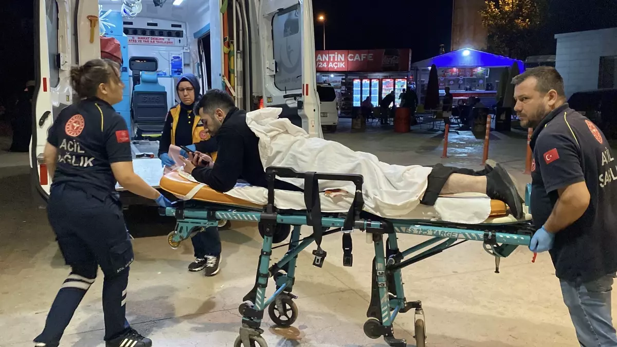 Güvenlik Görevlisi Kavga Eden Çifte Müdahale Etti, Bıçaklandı