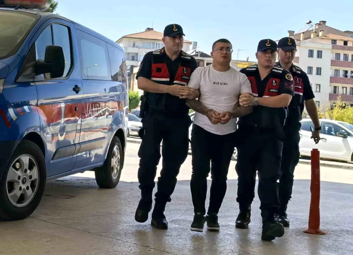 Bursa'da Fabrikada Kavga: Güvenlik Görevlisi Bıçakla Yaralandı, Şahıs Tutuklandı