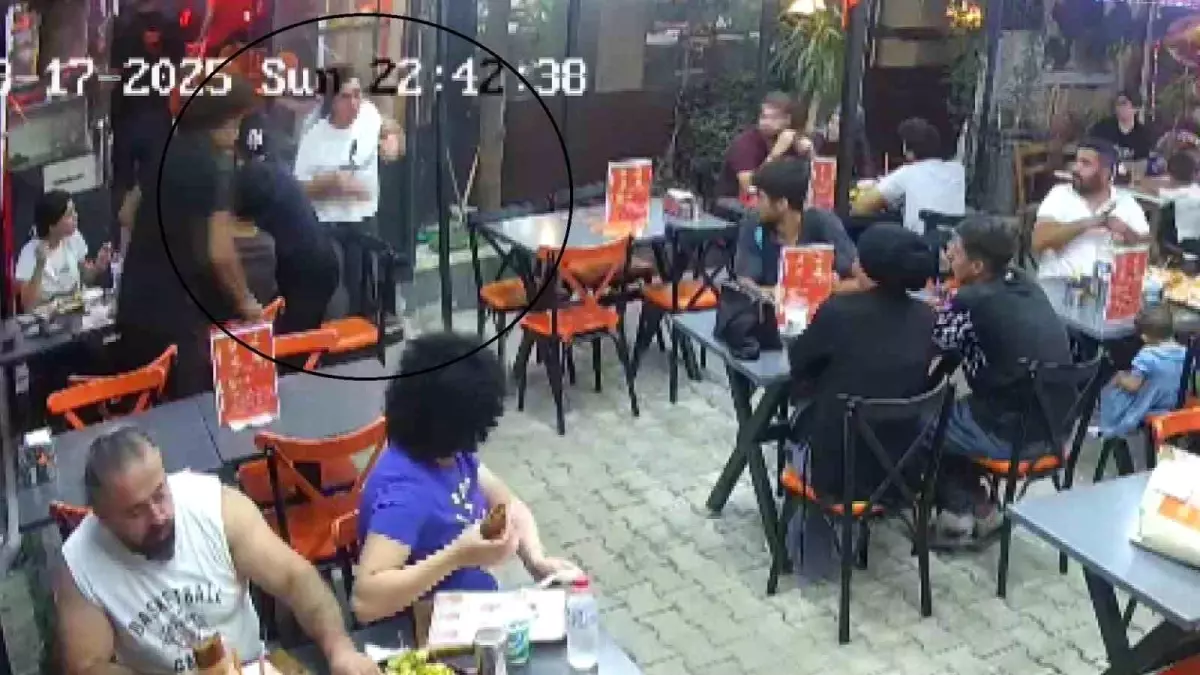 Hatay'da güvenlik görevlisi, heimlich manevrası ile kadının hayatını kurtardı