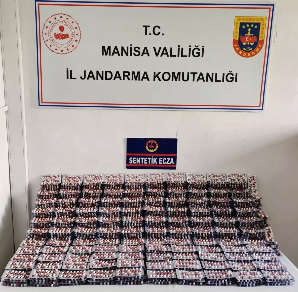 Manisa'da Uyuşturucu Operasyonu: 30 Bin Sentetik Hap Ele Geçirildi