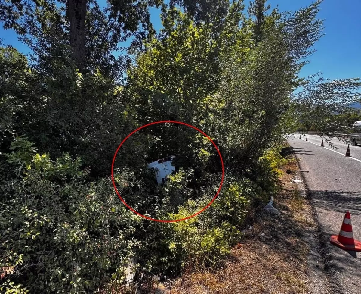 İnegöl'de Şarampole Yuvarlanan Minibüsün Sürücüsü 4 Saat Sonra Kurtarıldı