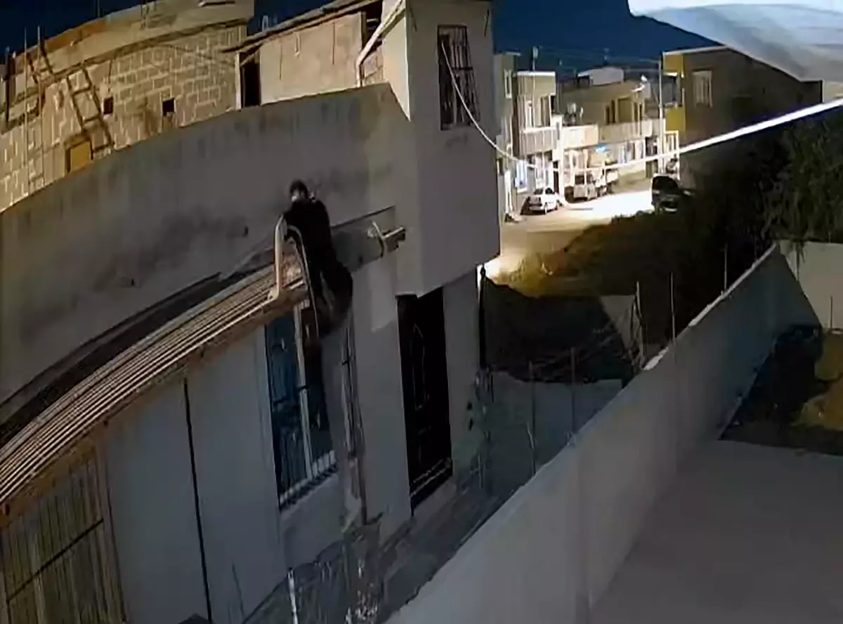 Adana'da Hırsızlık Dördüncü Katta Gerçekleşti
