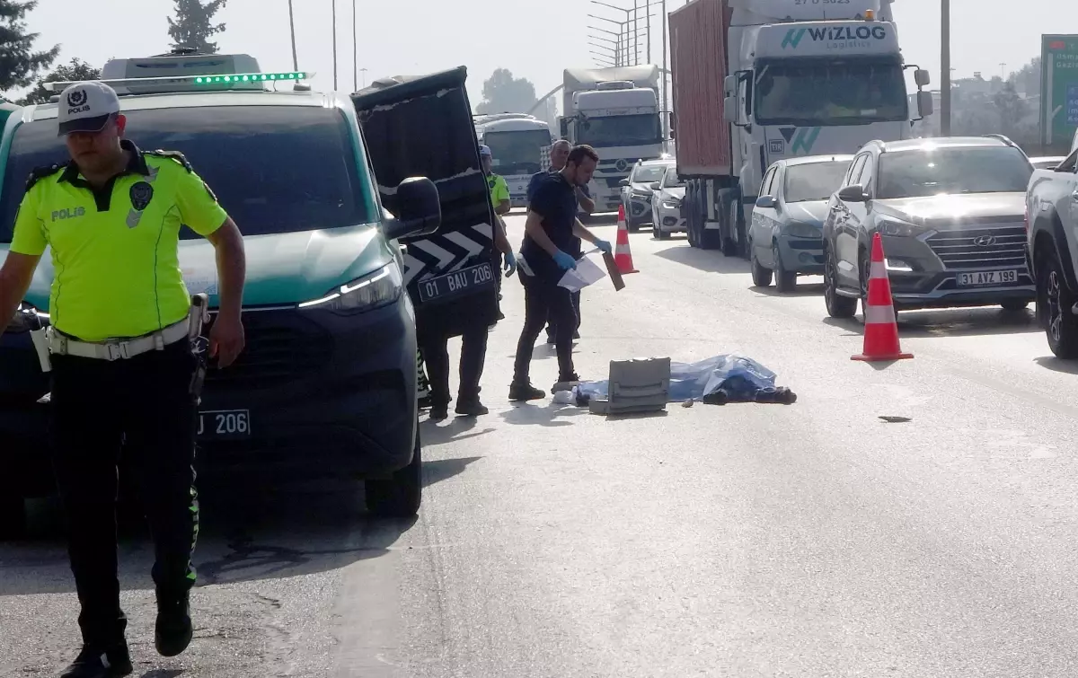 Adana'da TIR Yayaya Çarptı: Bir Kişi Hayatını Kaybetti