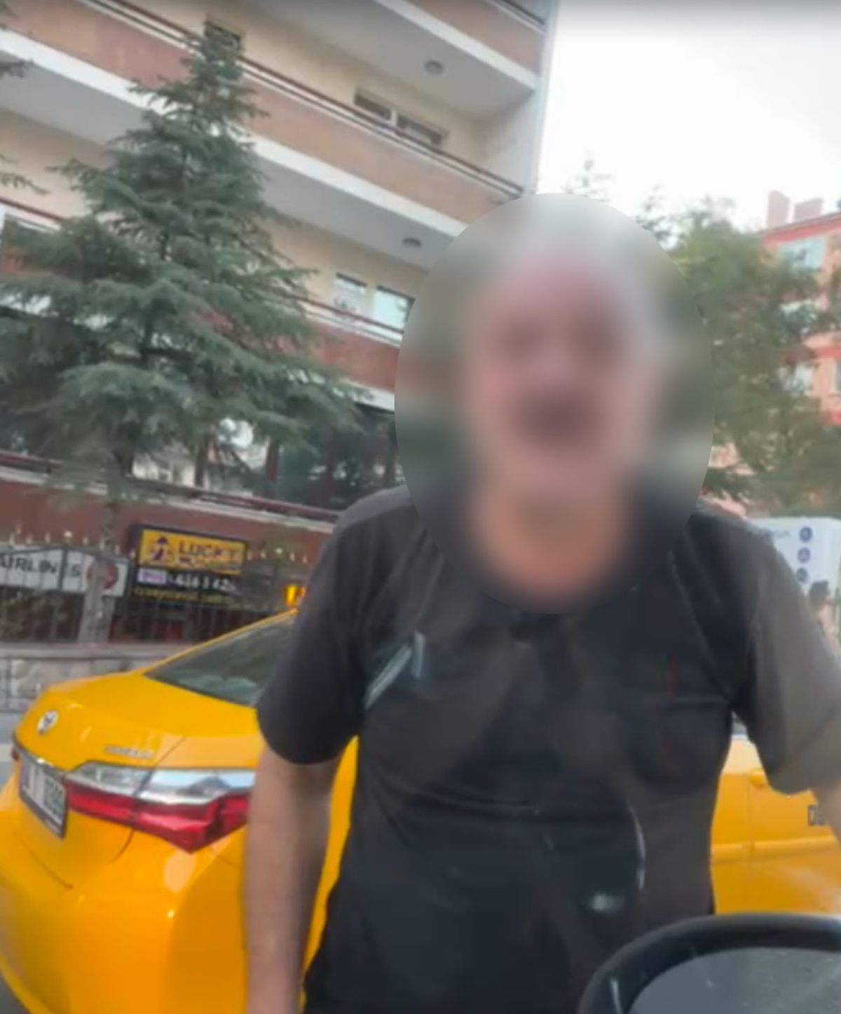 Trafikte Tartışma: Taksi Şoförünün Ehliyetine El Konuldu