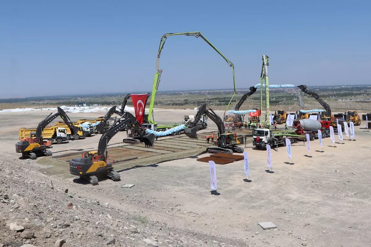 Zengezur Koridoru için tarihi adım: Kars-Iğdır-Aralık-Dilucu Demiryolu Hattı'nın temeli atıldı