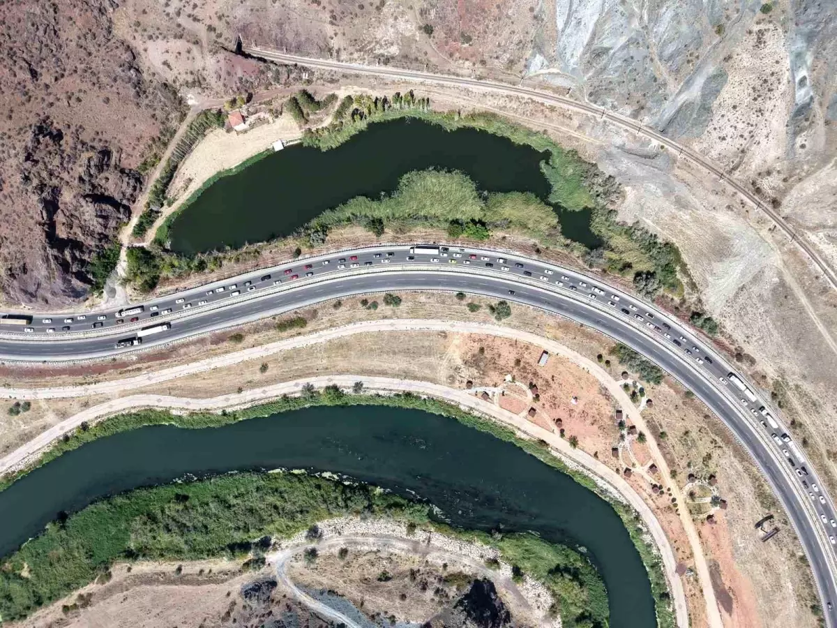 Kırıkkale'de Yol Çalışmaları Nedeniyle Trafik Durma Noktasına Geldi