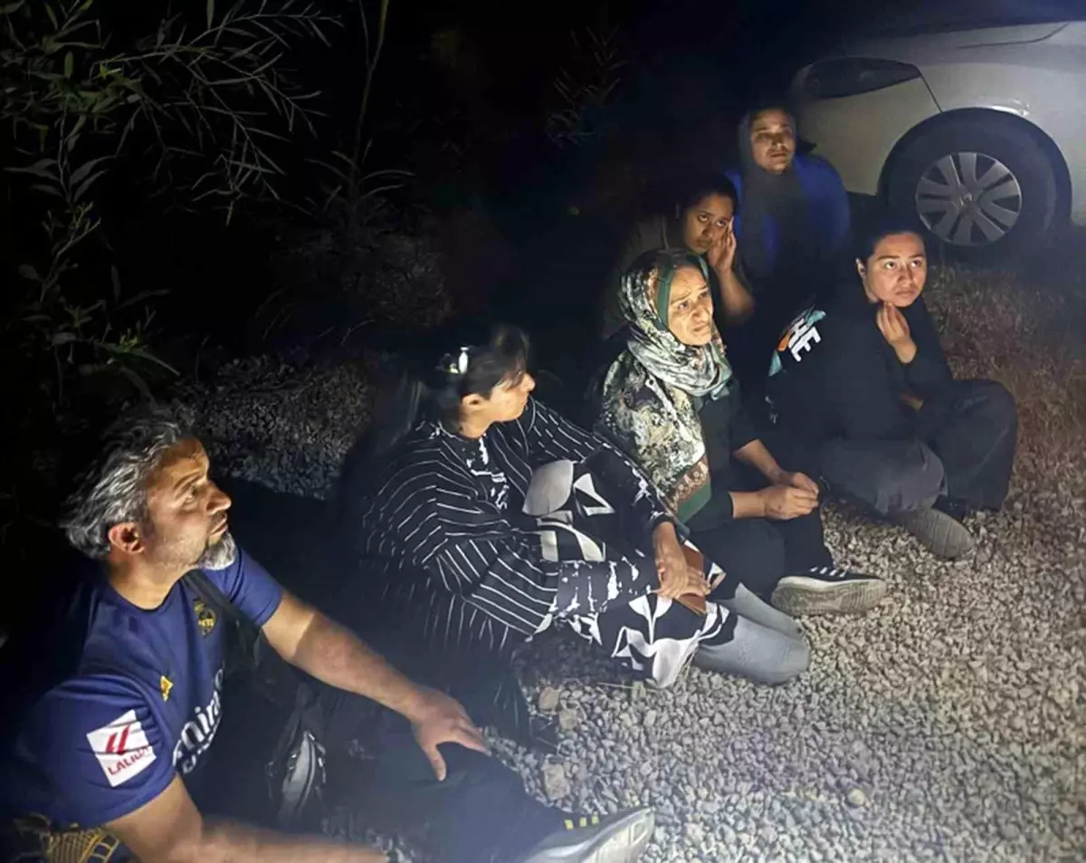 Muğla'da Düzensiz Göçmen Operasyonu: 6 Göçmen ve 2 Kaçakçı Yakalandı