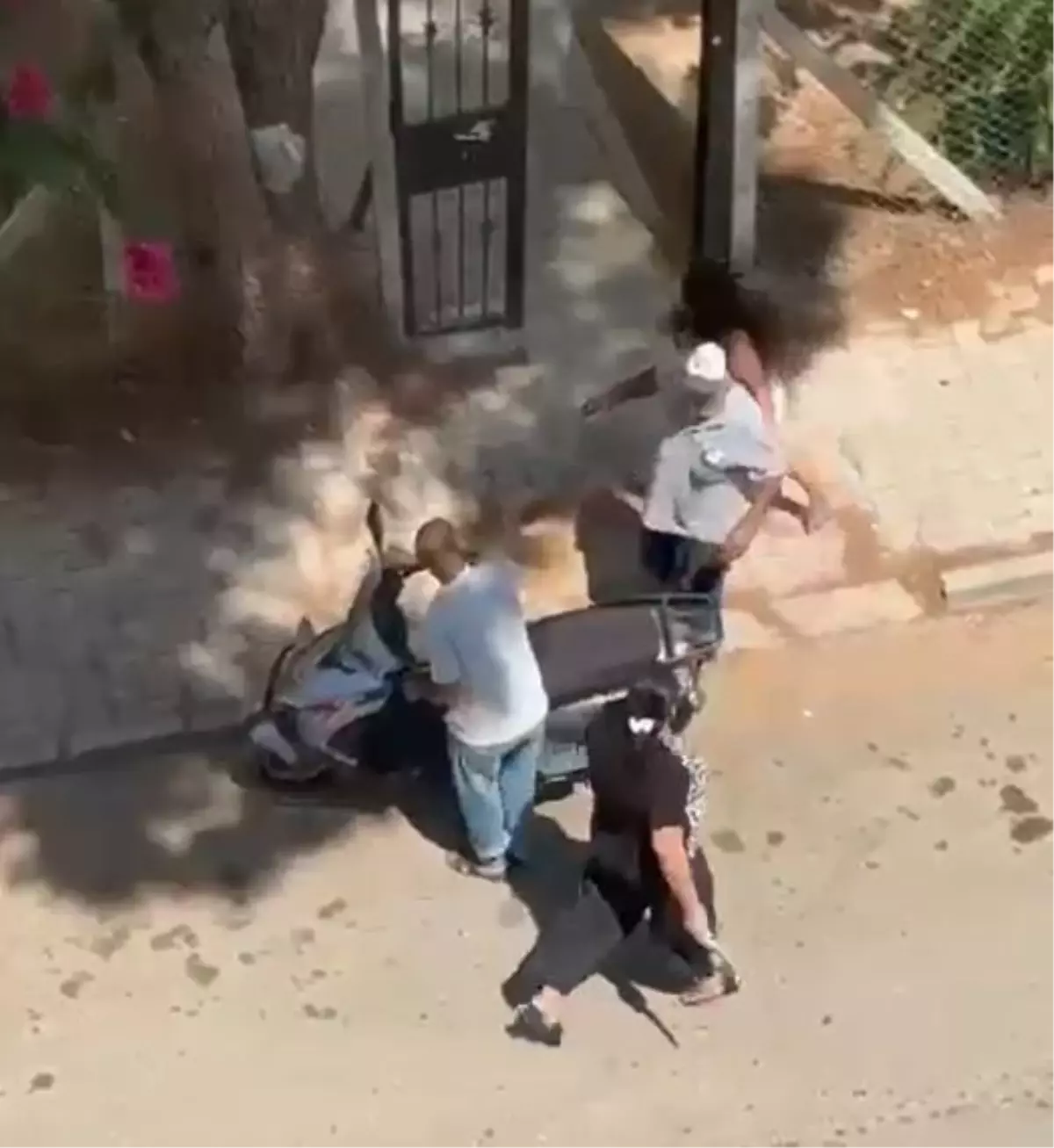 Adana'da Anne Kızını Bıçakla Kovaladı