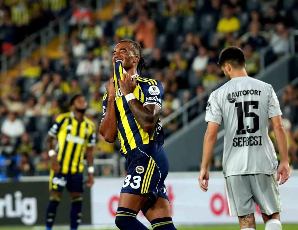 Archie Brown, Kocaelispor&apos;a karşı attığı golle Fenerbahçe&apos;yi sevindirdi