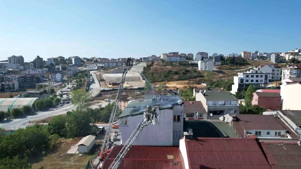 İstanbul Arnavutköy'de 5 Katlı Binada Yangın Çıktı