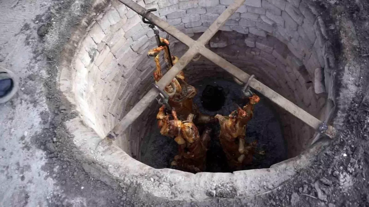 Burdur'un Kuyu Kebabı Geleneği: 35 Yıldır Sürdürülen Baba Mesleği