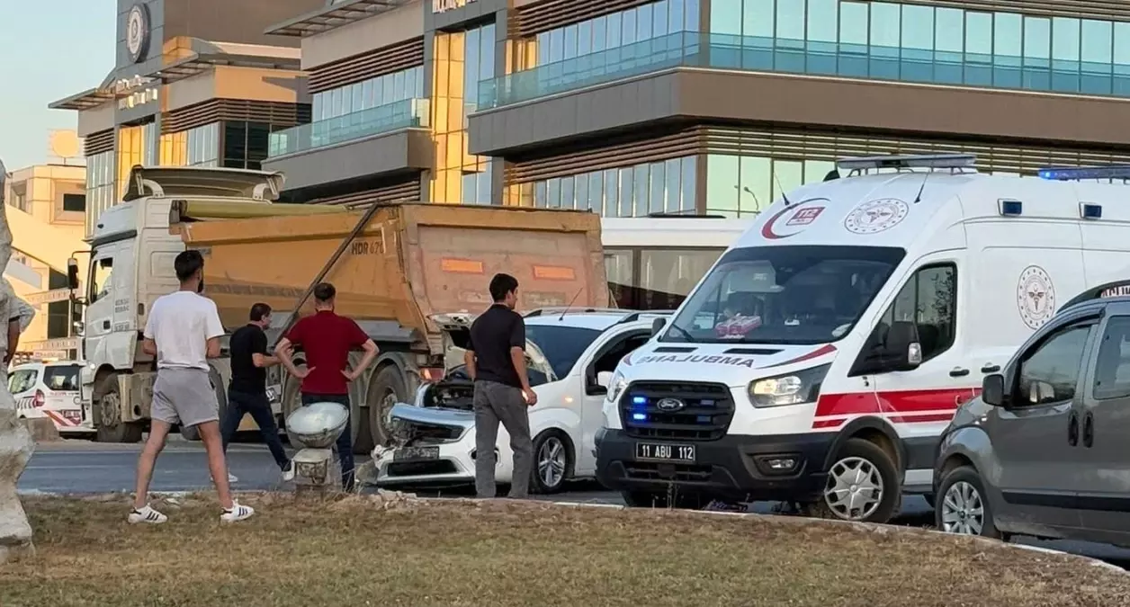 Bilecik'te Trafik Kazası: 3 Yaralı