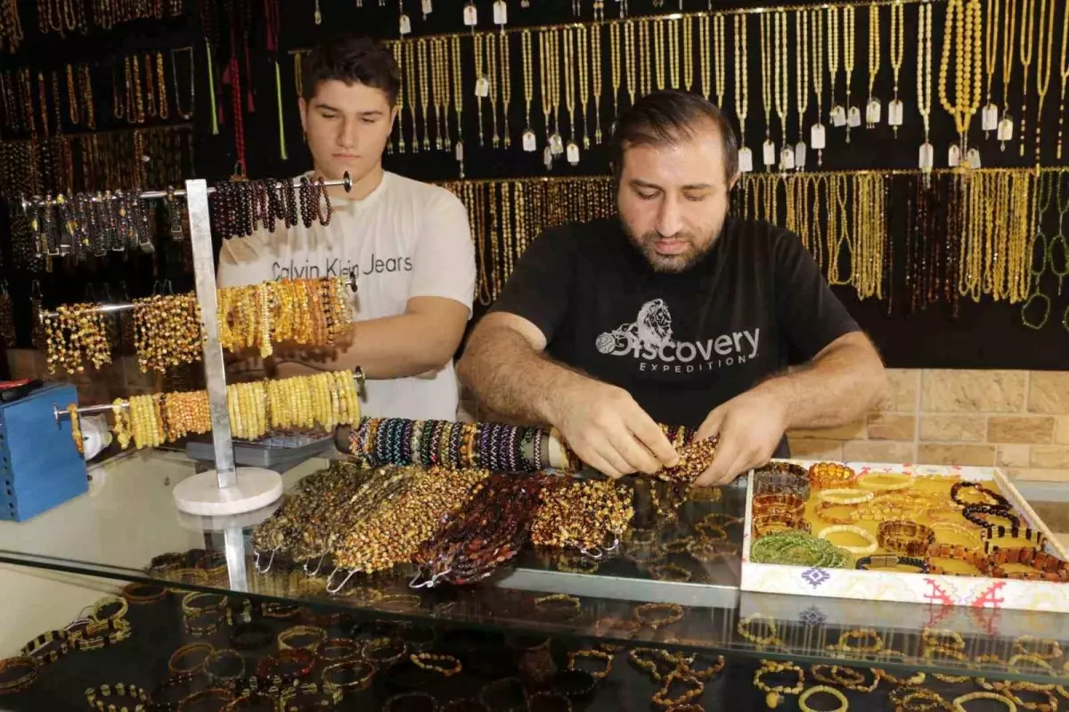 Diyarbakır'da Damla Kehribar Taşlarına Yoğun İlgi