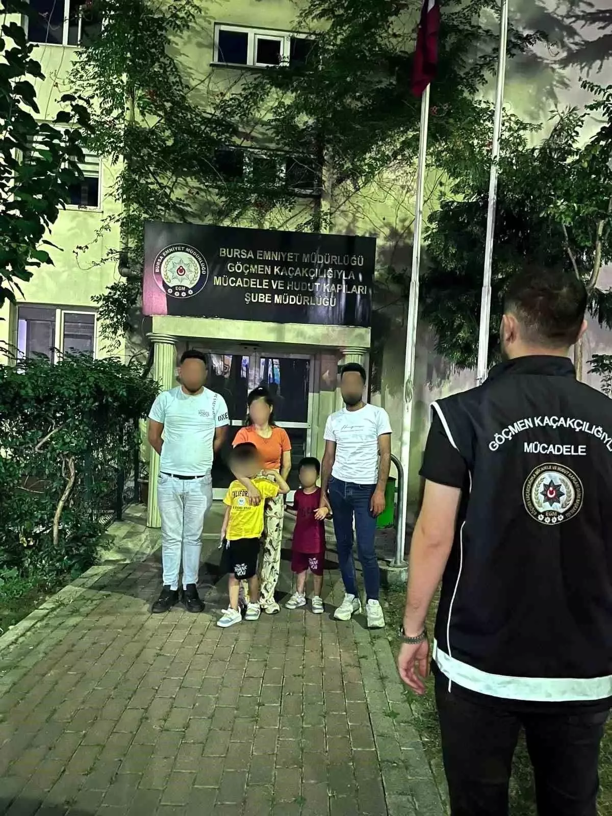 Bursa'da Göçmen Kaçakçılığı Operasyonu: 5 Yabancı Uyruklu Şahıs Yakalandı
