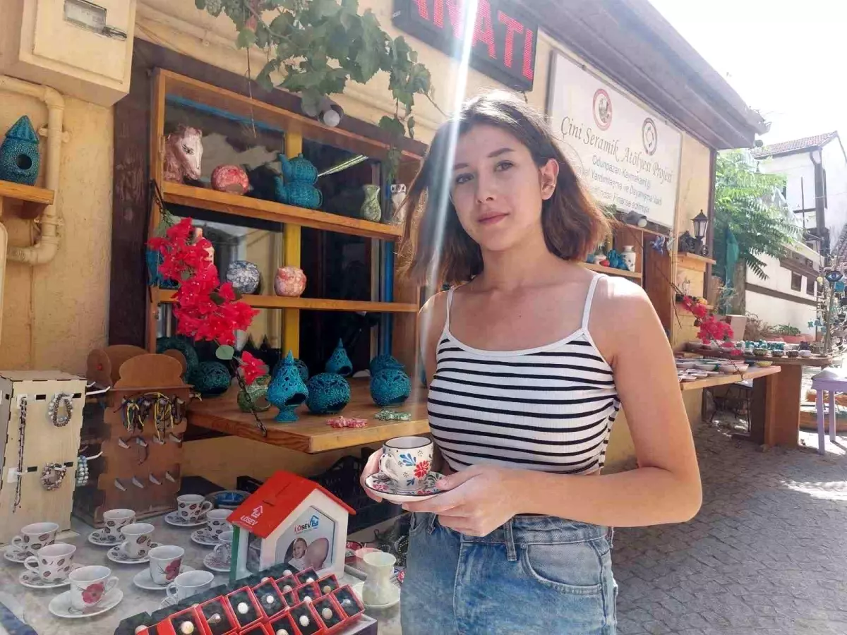 El Yapımı Çini Ürünleri ile Estetik ve İşlevsellik Sunan Kübra Mızık