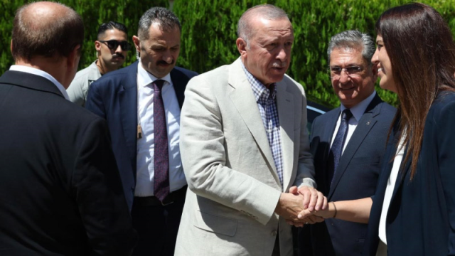 cumhurbaskani erdogan a surpriz hediye plakasina 18974408 5253 m