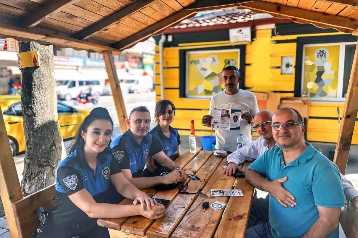 Erzincan'da Polis Ekipleri Vatandaşları Bilgilendiriyor