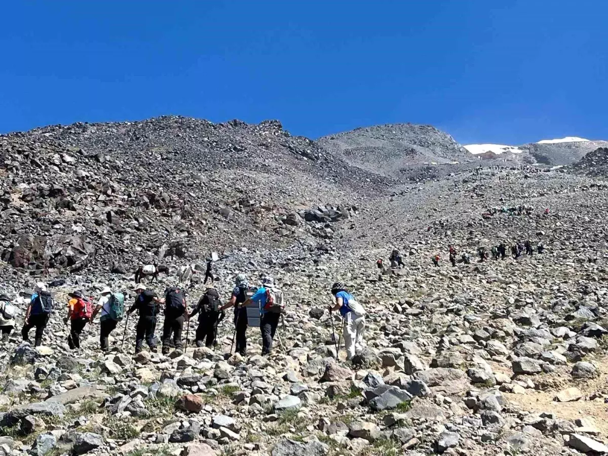 Eskişehirli Dağcılar Ağrı Dağı'na Tırmandı