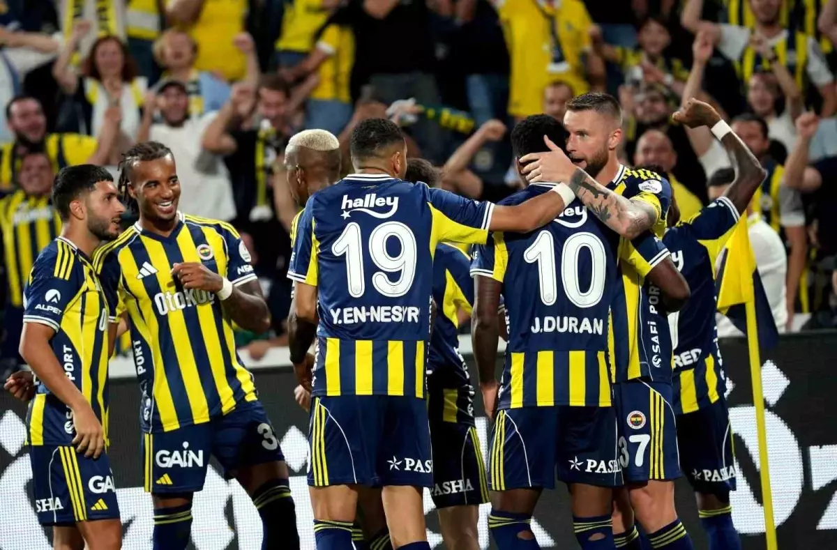 Fenerbahçe, Kocaelispor'u 3-1 Yenerek İlk Galibiyetini Aldı