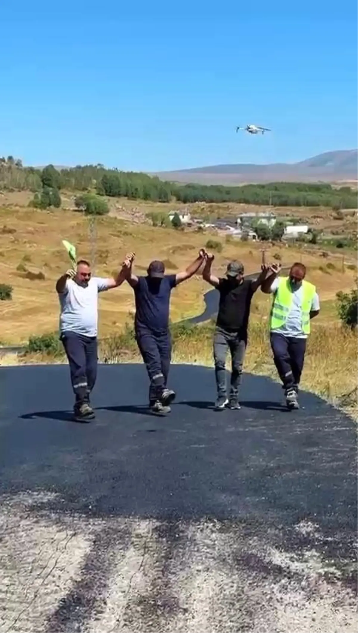 Ardahan İl Özel İdare Ekiplerinden Halaylı Çalışma