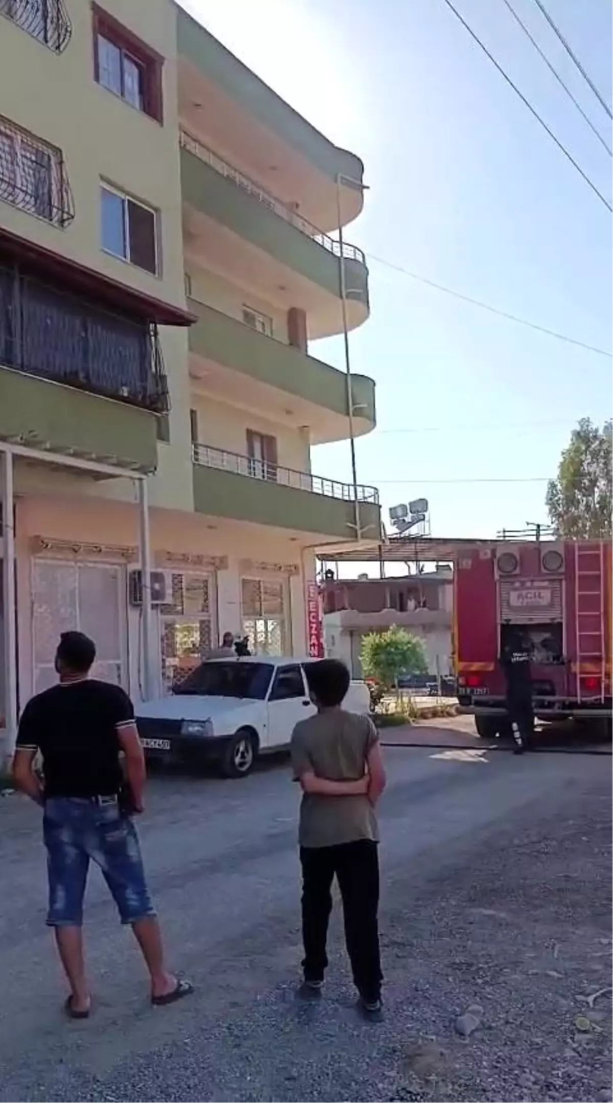 Hatay'da 4 Katlı Binada Yangın Çıktı