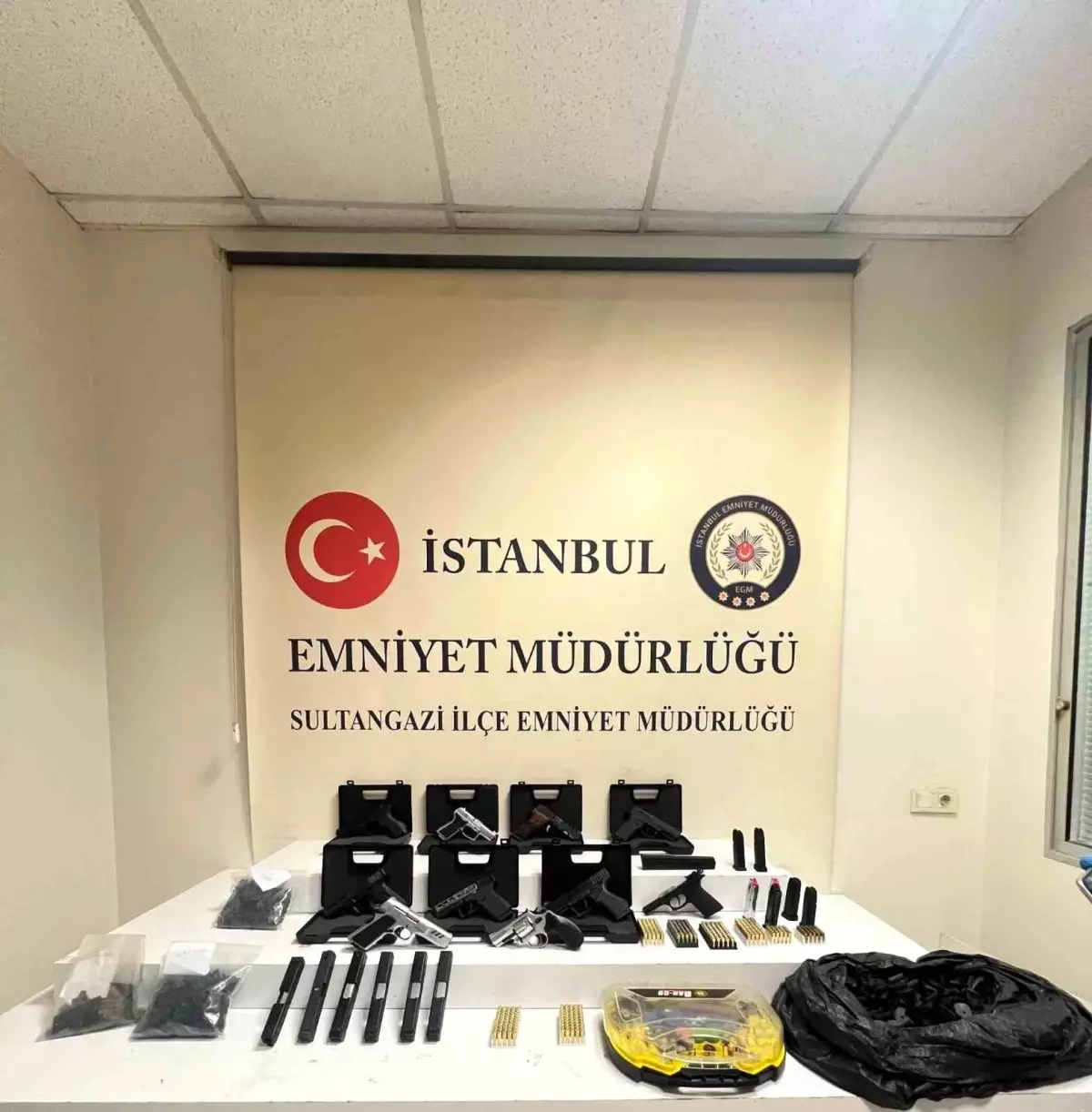 İstanbul'da Silah Kaçakçılığı Operasyonu: Çok Sayıda Silah Ele Geçirildi