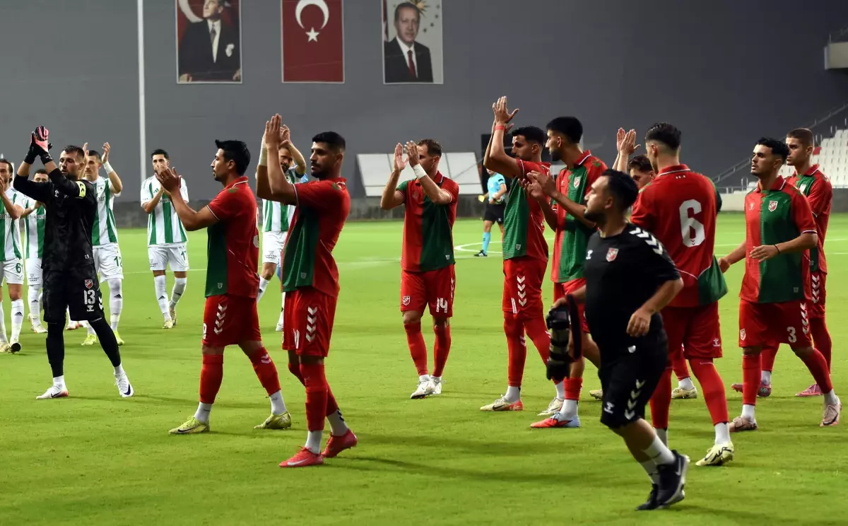 Karşıyaka, Sezon Açılışında Taraftarlarıyla Buluştu