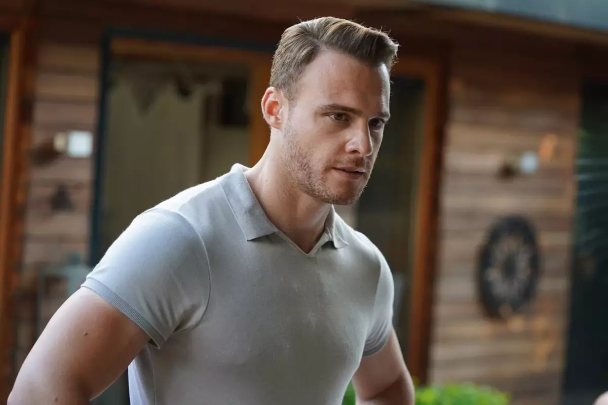 Kerem Bürsin hayatının bilinmeyen yönlerini anlattı