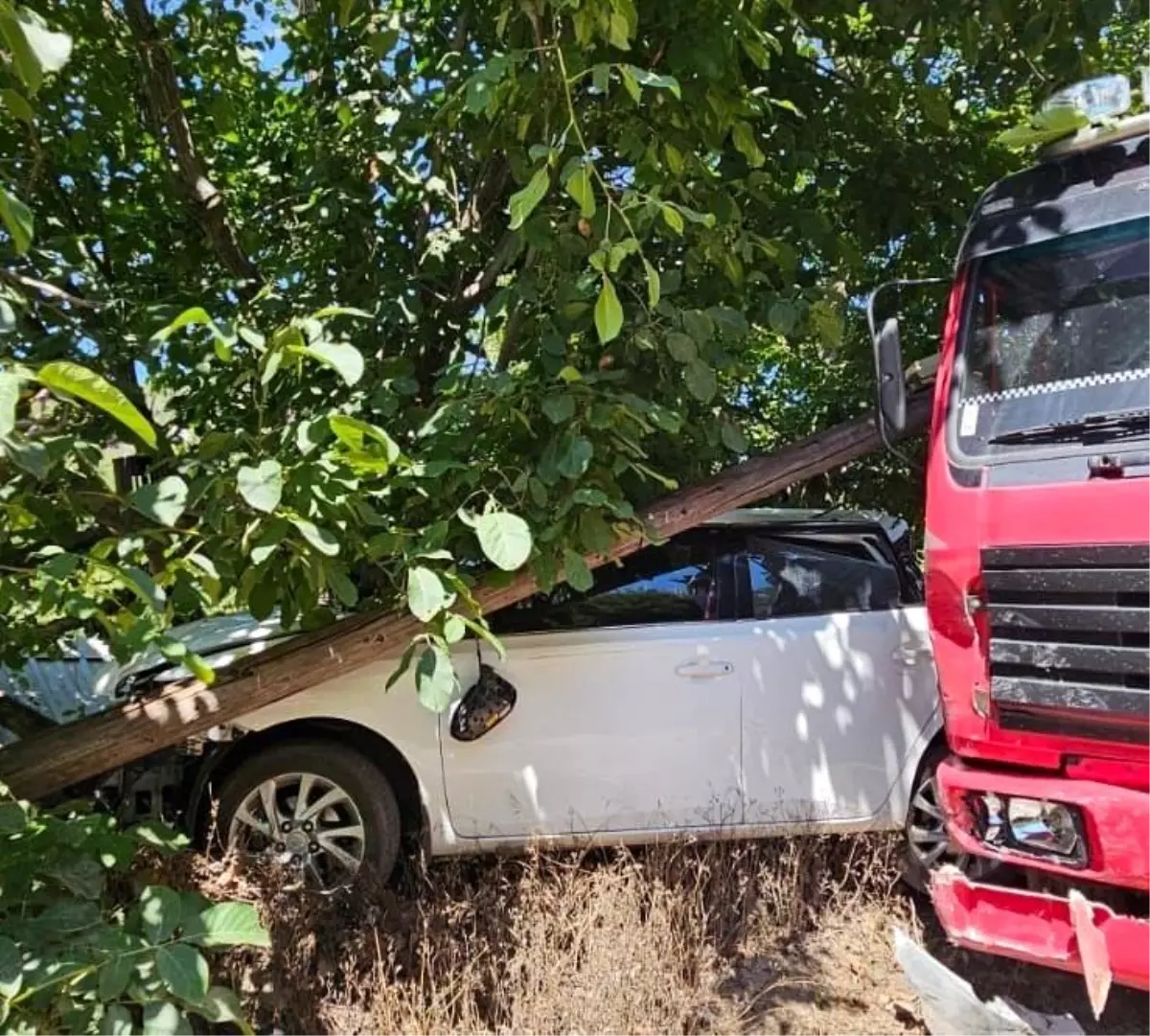 Osmaniye'de Kamyon Park Halindeki Araçla Çarpıştı, Yaralı Yok