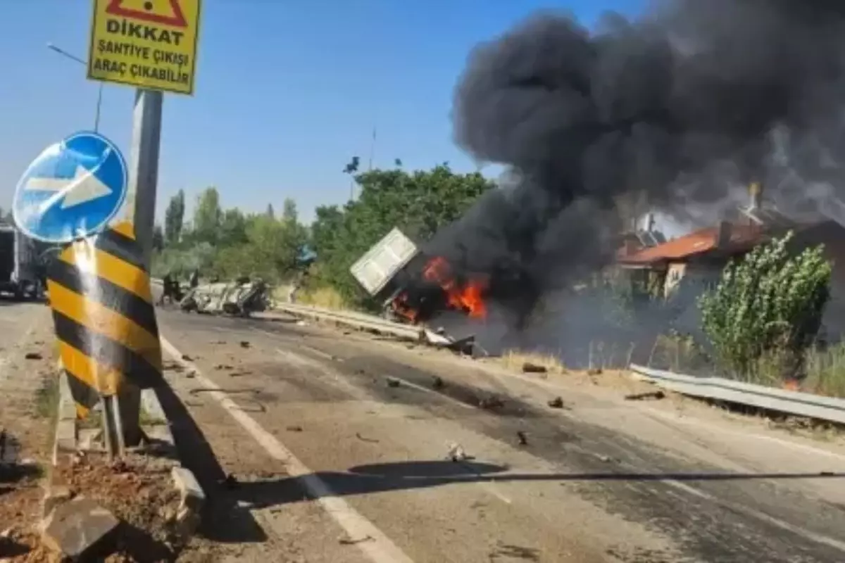 Konya'da çekici ile otomobil çarpıştı! 3 kişi hayatını kaybetti