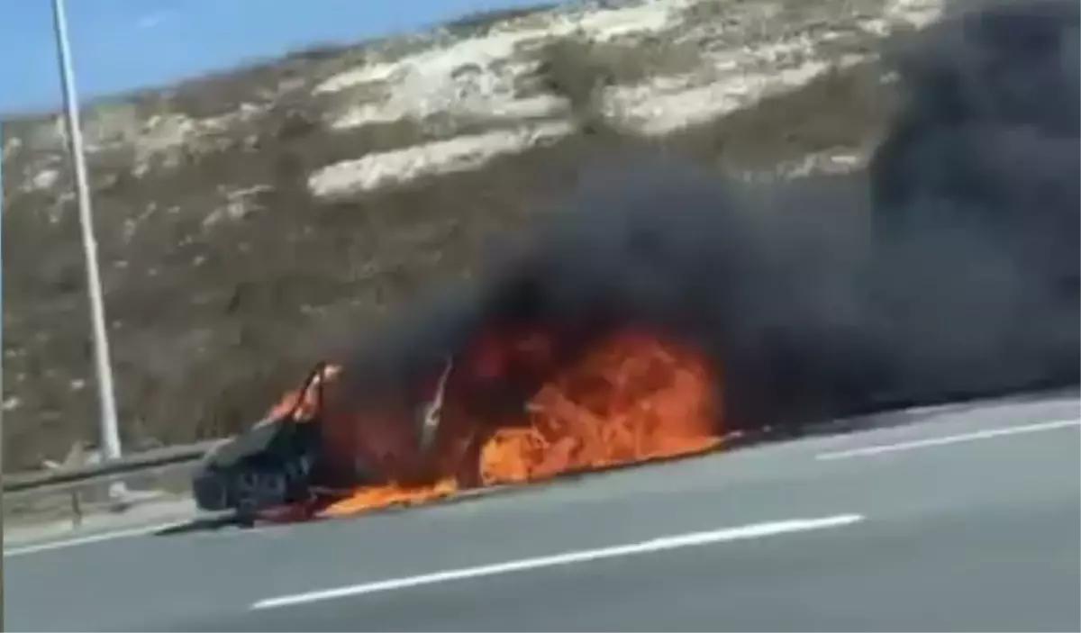 Kuzey Marmara Otoyolu'nda Otomobil Yangını